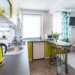 Roomservice Apartment