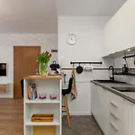 Roomservice Apartment
