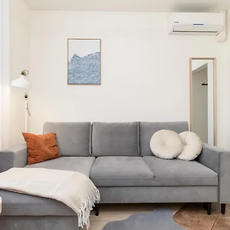 Roomservice Apartment *