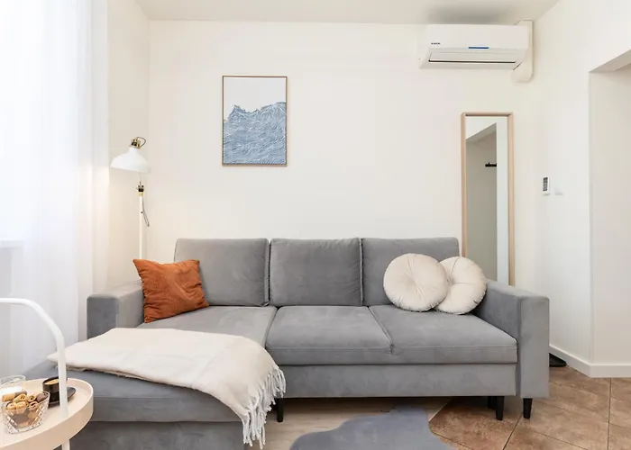 Roomservice Apartment *